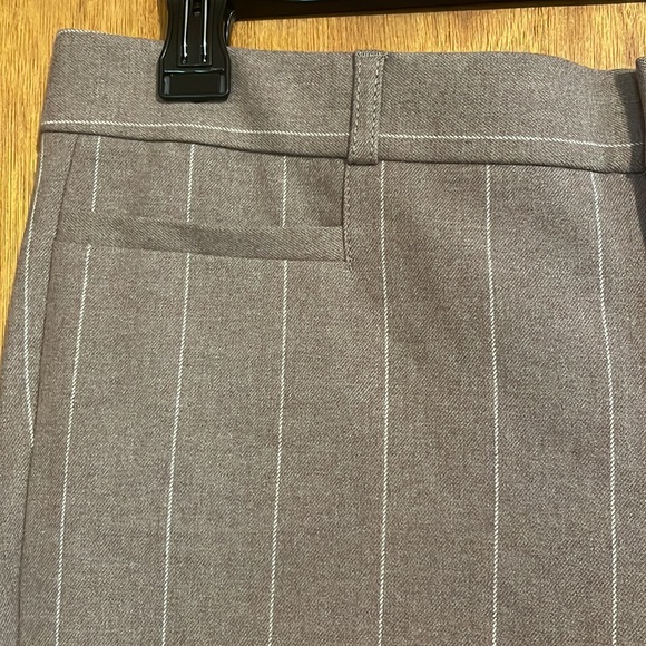 •BANANA REPUBLIC•NWT SLOAN TAUPE PIN STRIPE TROUSER IN SIZE 10S - Picture 3 of 10